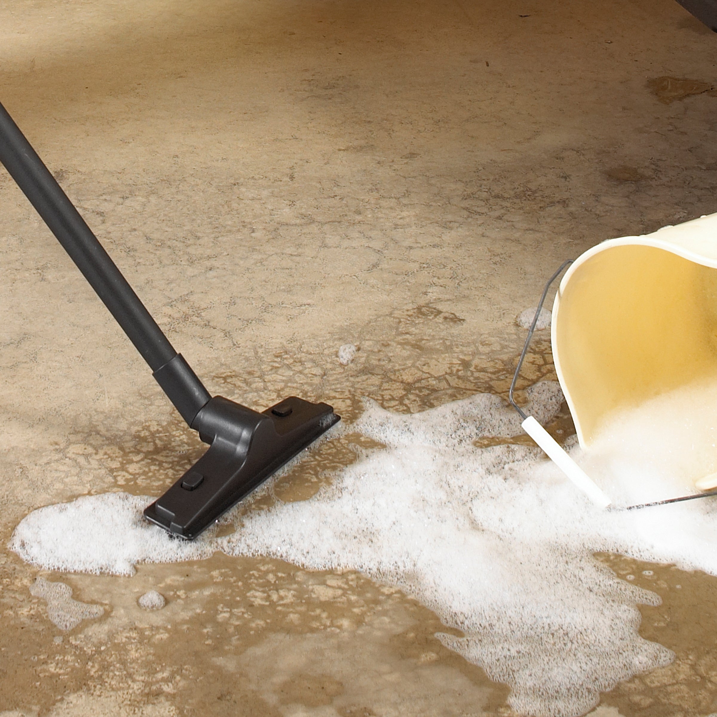 Shop-Vac® 12 inch X 1-1/4 inch diameter Deluxe Floor Nozzle with Brush and Squeegee Inserts - Image 3